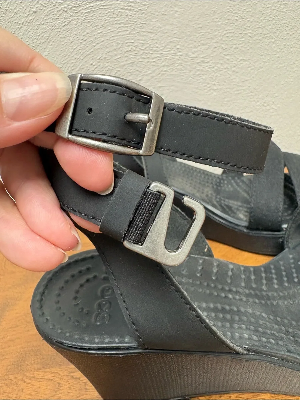 Like New Crocs Leigh 7 Platform Wedge Sandals Black